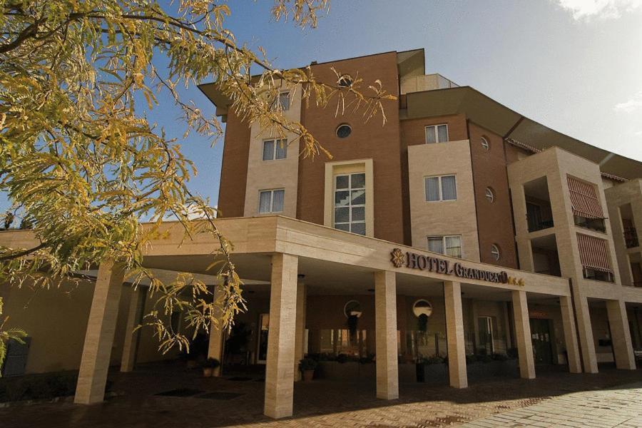 Hotel Granducato Монтелупо Фиорентино Екстериор снимка