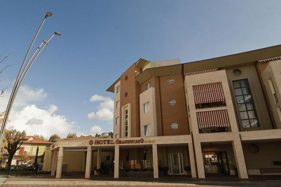 Hotel Granducato Монтелупо Фиорентино Екстериор снимка